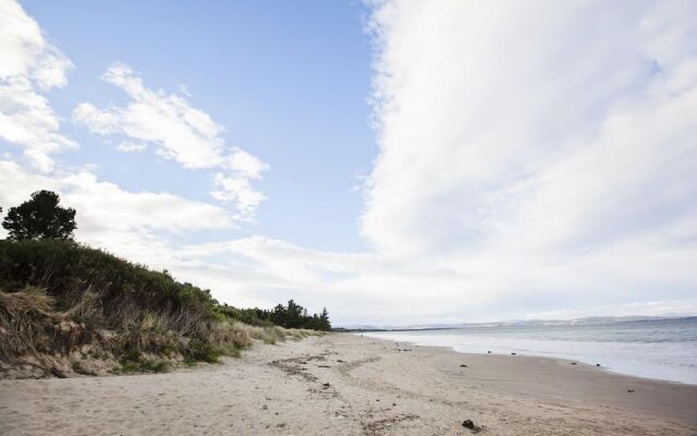 Seven Mile Beach Cabin and Caravan Park