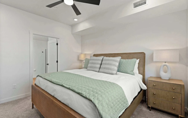 Cliffside Vista Stay for 7!