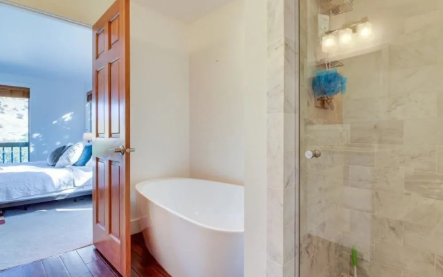 Chic Highlands Hideaway