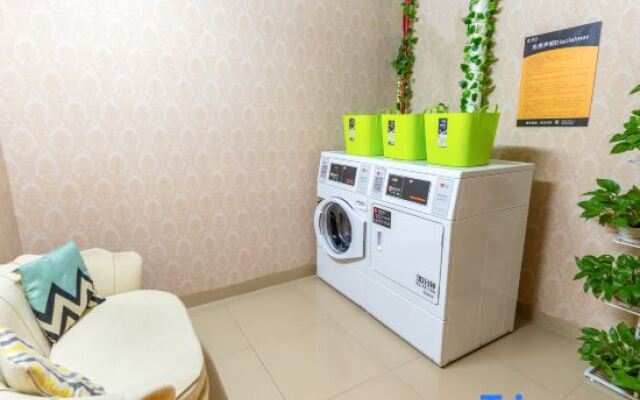 Vienna Hotel (Shenzhen Nanshan Vanke Yuncheng Branch)