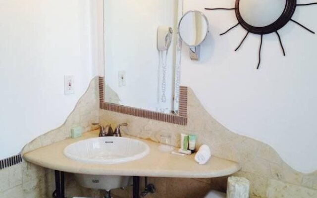 Steps To Ocean-Luxury Pool Deck Patio Suite In Miami Beach
