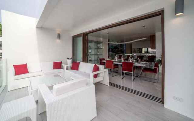 BRAND NEW! Stunning Sea View Luxury 3BR Apartments