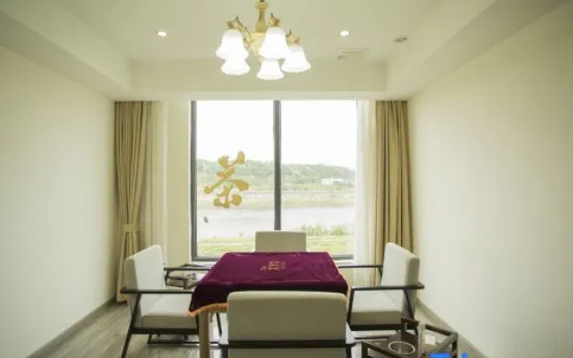 Santai Longtingyi Theme Hotel