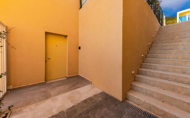 Seaside Retreat Green Coast