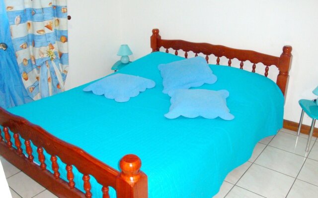 House With 2 Bedrooms in Saint Paul, With Wonderful sea View, Enclosed