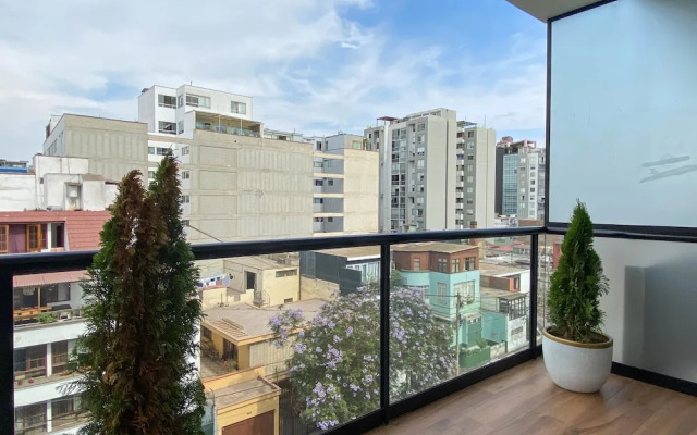 w Captivating 2BR With Balcony in Miraflores