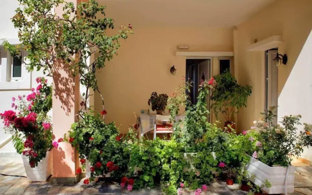 Isadora Apartments