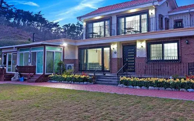 Taean Gomseom Paradise Pension