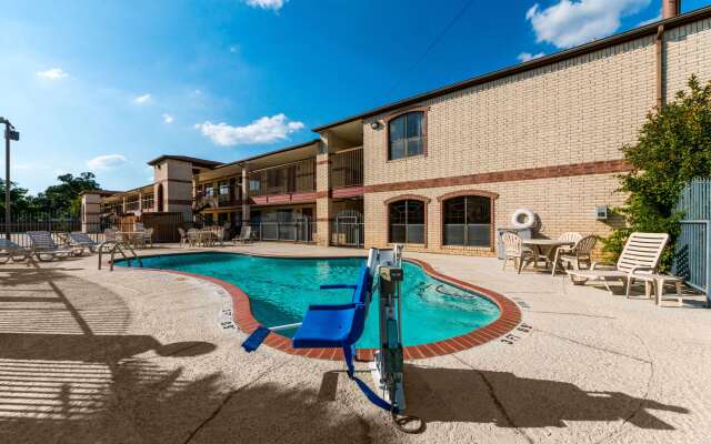 Quality Inn University near Downtown