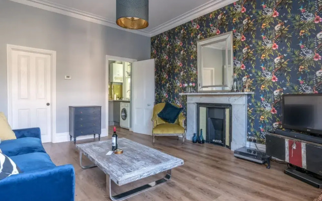 Stunning Flat Near the Beach & Trains