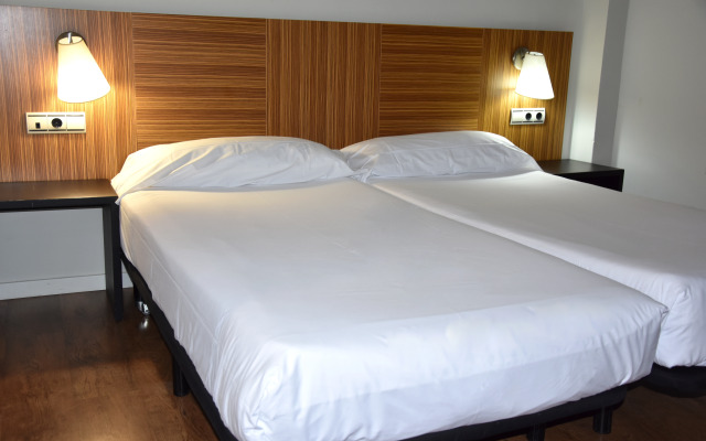 Hotel y Apartamentos SNO Isaba