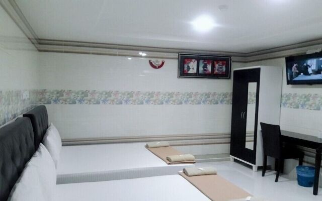 ARK Taman Melawati Hotel