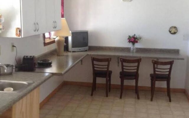 Colonial Inn Dyersville