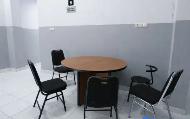 V1 Hotel Near Mangga Besar