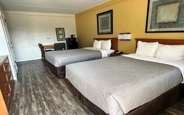 Super 8 By Wyndham Nacogdoches Near University