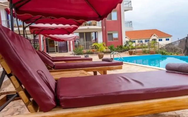 Deluxe 3-bed Apartment With Swimming Pool