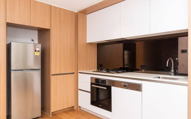 Modern Apartment in Darling Harbour