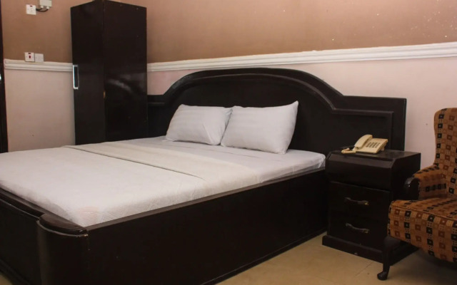Oakland Suites