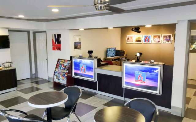 Studio 6 Fresno, CA - Extended Stay