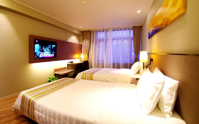 Home Inn Plus (Beijing Changping Government Street Metro Station)