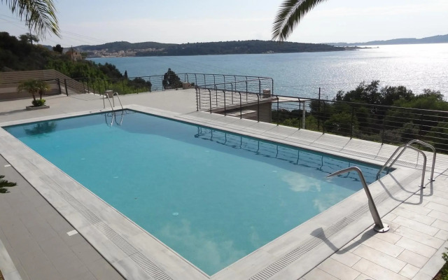 Melina Apartments Pool View