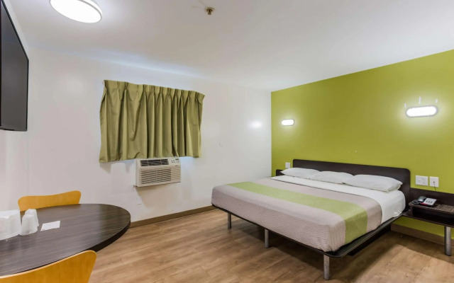 Motel 6 Jacksonville, FL - South
