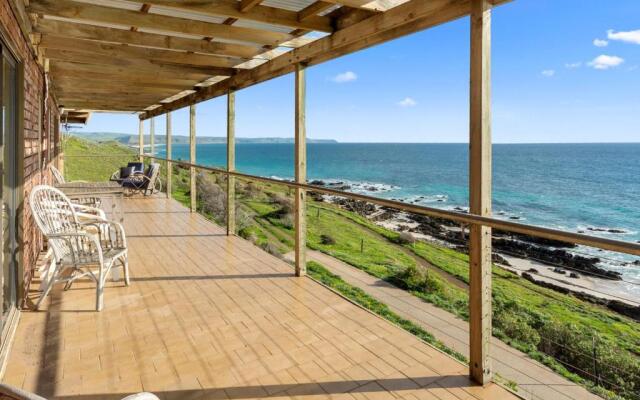 Cliffs End Beach Shack - 105 Gold Coast Drive, Carrickalinga