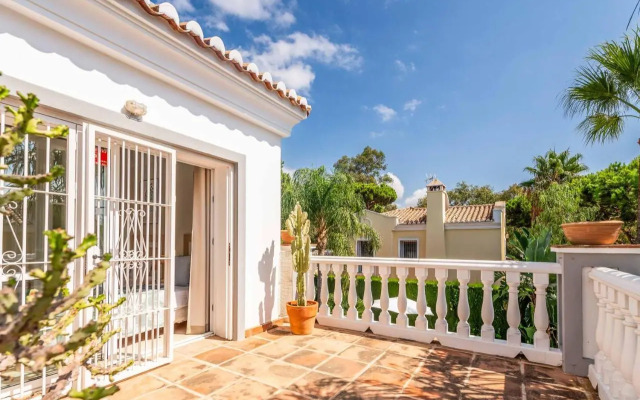 Villa Moongate