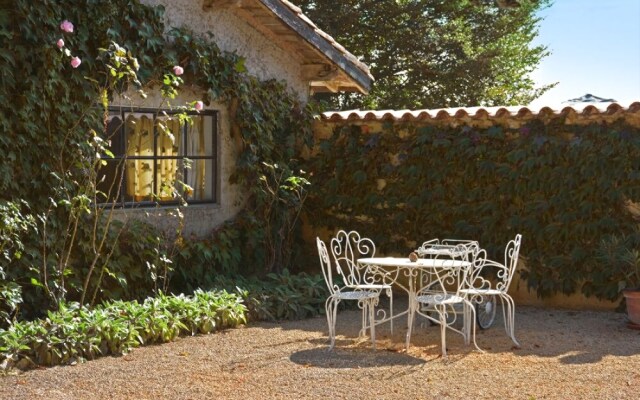 Holiday apartments at the courtyard of French château