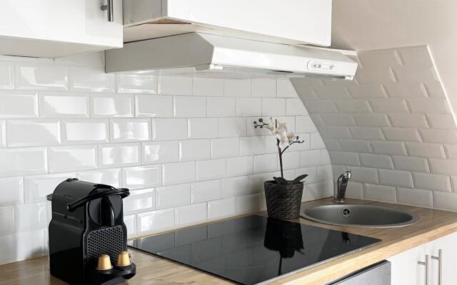 1612 B - Best deal in Pigalle