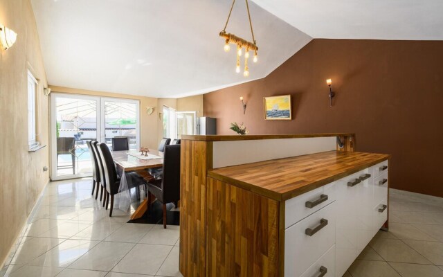 Awesome Home in Valtursko Polje With Wifi and 12 Bedrooms