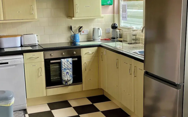 Large 3 bed Chalet -sleeps 6- dog Friendly- Garden