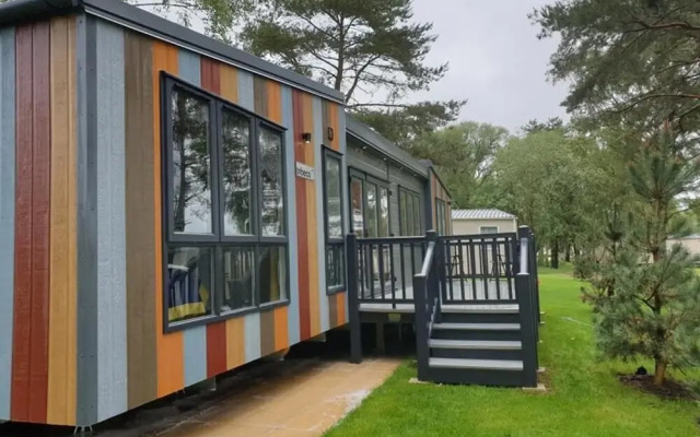 Remarkable 6-Berth Static Home with Hot Tub