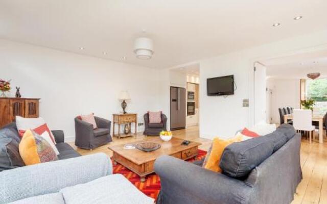 The Lochside House Residence