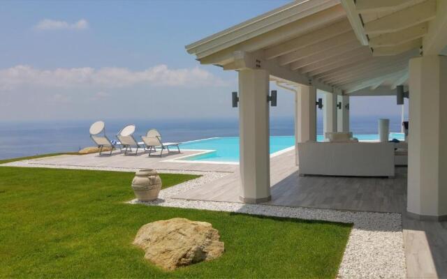 White Club Residence