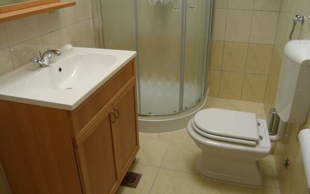 Easeful Pifar Apartment great location