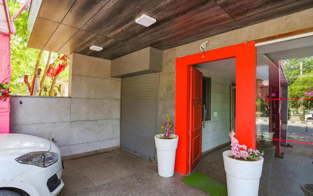 FabHotel F9 Rohini Sector 23