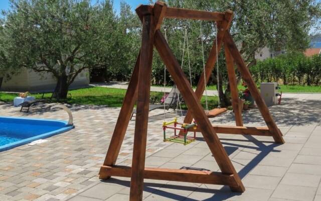 Lovely Holiday Home in Pakostane With Swimming Pool