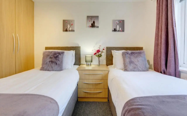 2-Bedroom Apartment, En-suite, Ground Floor by MBIZ