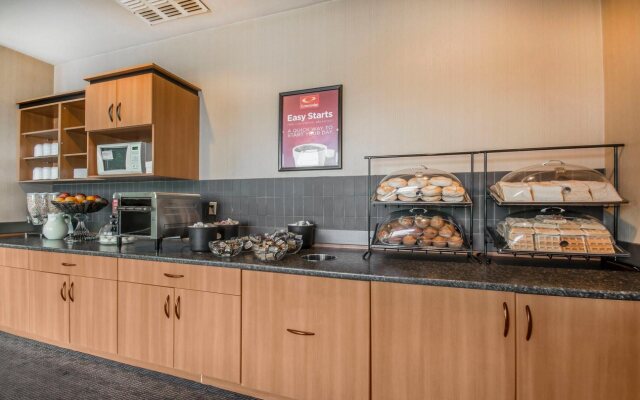 Econo Lodge & Suites