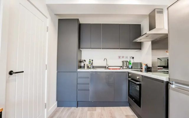 Host Stay Croydon Road Apartment