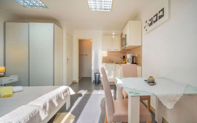 Apartment Šegulja St.Georges-de-Montclard 37370