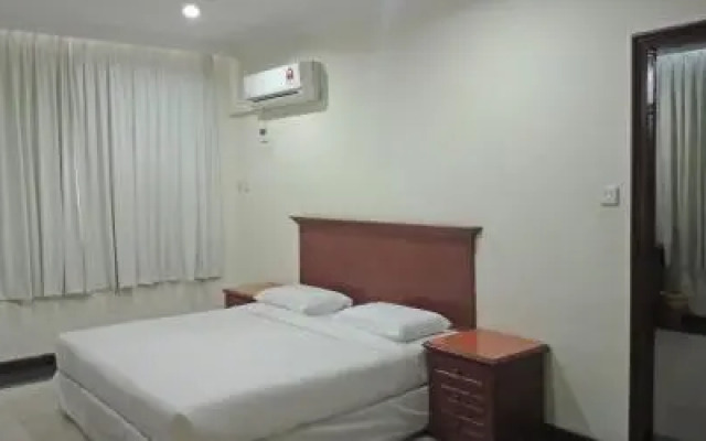 The Upper Deck Hotel