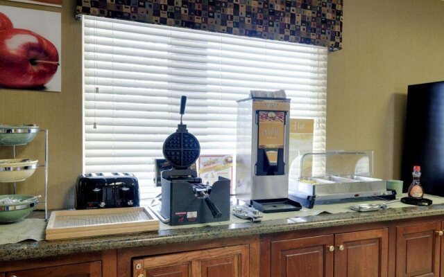 Quality Inn Russellville I-40