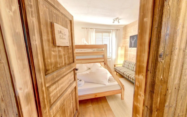 DMG - 'Funky First Floor' Unique Mountain Apartment