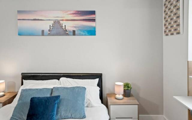 Spectacular Apartment Balcony View in City Centre