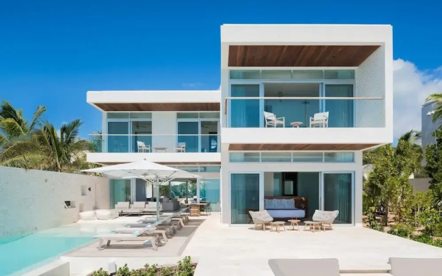 Oceanfront Luxury Villa Infinity Plunge Pools