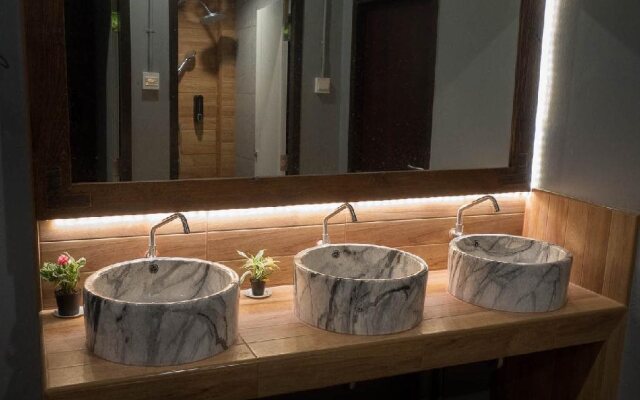 Comfy Bed Hostel - Adults Only