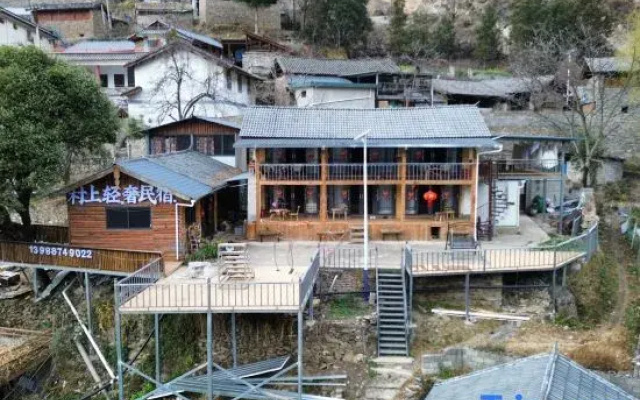 Hutiaoxia Village Upper-class Luxury Homestay