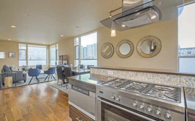 Swanky Downtown Loft! City Views! Sleeps 10!